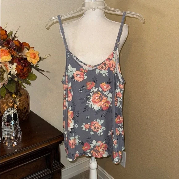 Torrid‎ Floral Print Crochet Cami Tank Top Blouse Shirt Sz 00 - Picture 3 of 4